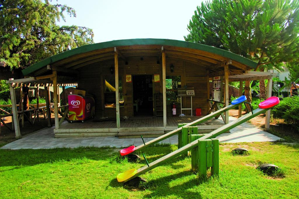 Aska Costa Holiday Club Side Exterior photo