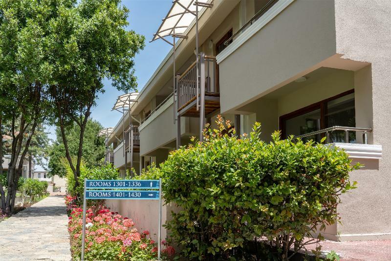 Aska Costa Holiday Club Side Exterior photo