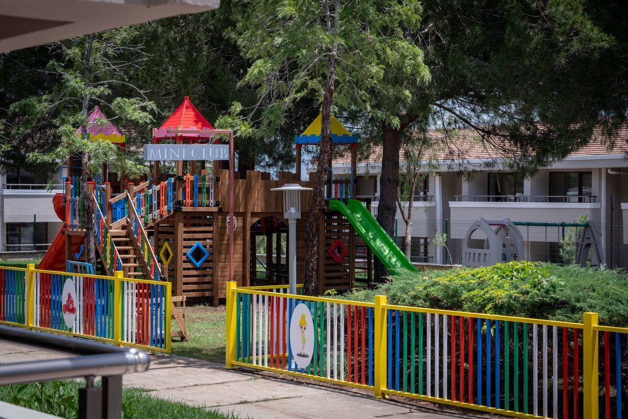 Aska Costa Holiday Club Side Exterior photo